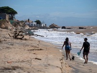 Réchauffement climatique : au Brésil, une cité balnéaire disparaît sous la mer